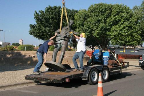 Buddy_Holly_Statue_Removal_4.jpg