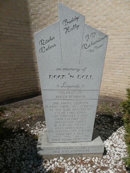 Surf Memorial by Hans Wessels