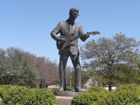 Buddy_Holly_Statue_Lubbock_TX.jpg 