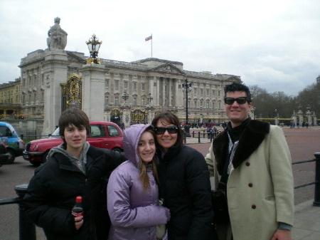 Buckingham_Palace_2008.jpg